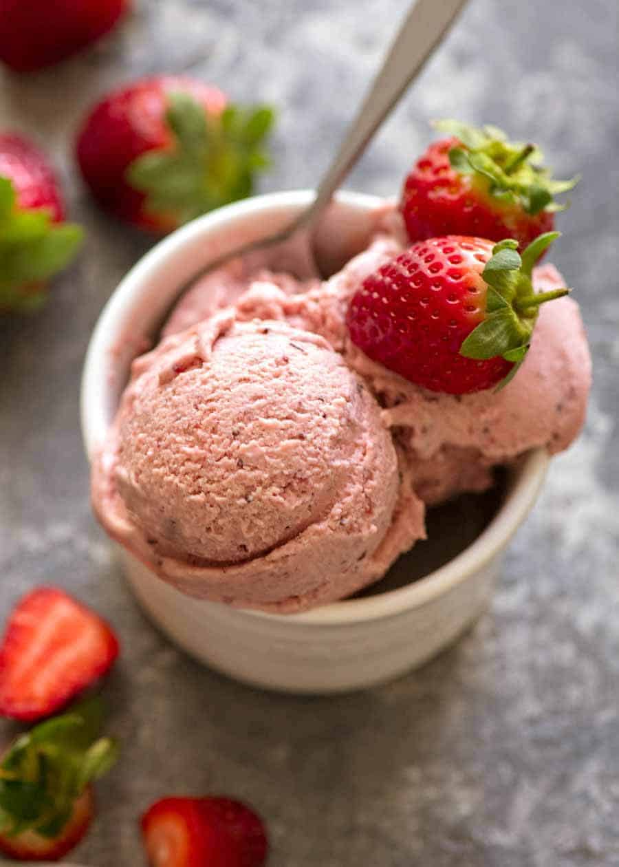 strawberry-ice-cream-no-churn-3b