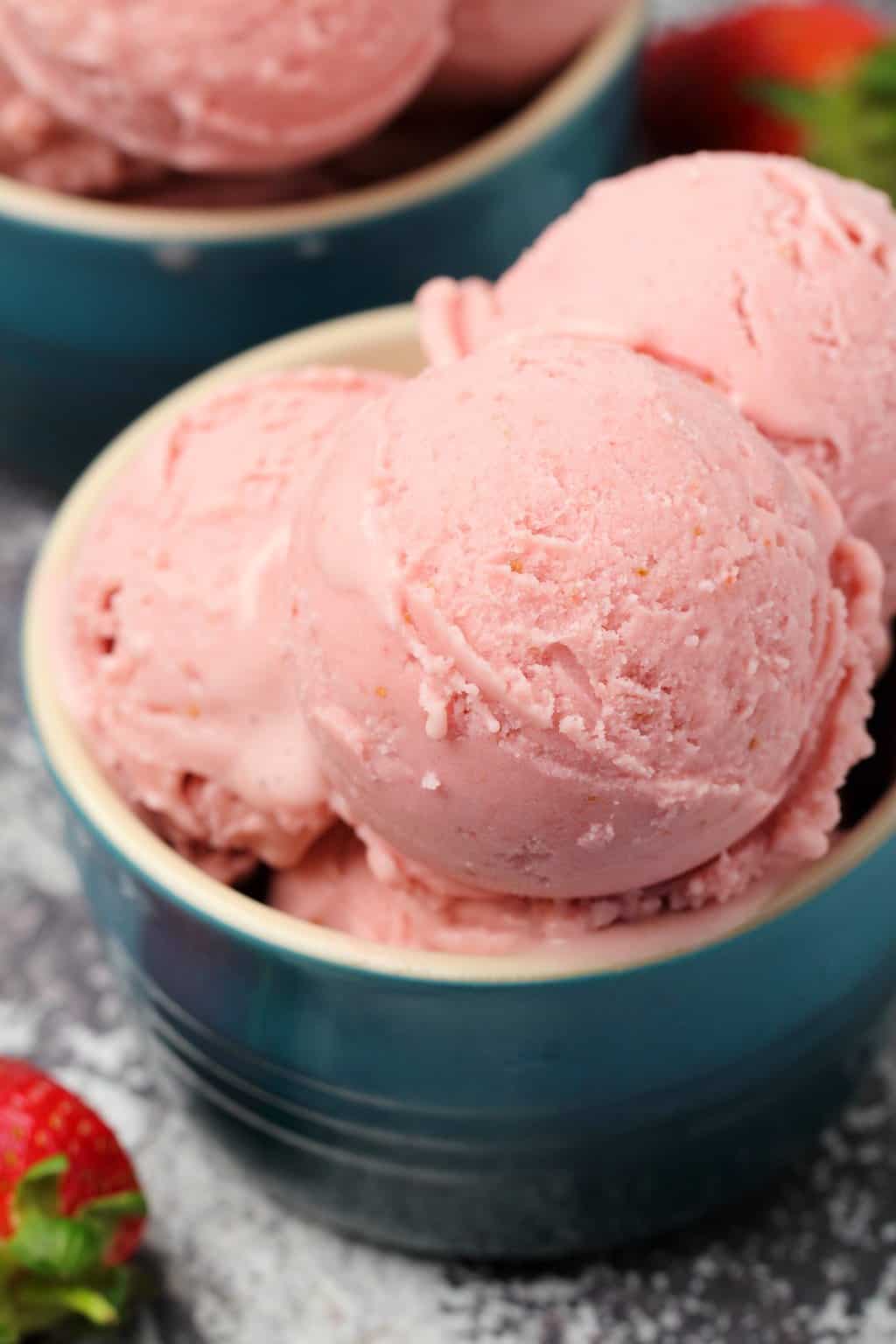 vegan-strawberry-ice-cream-13