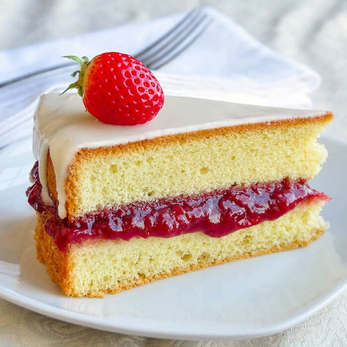 strawberry-vanilla-sponge-cake-with-roasted-strawberry-jam2